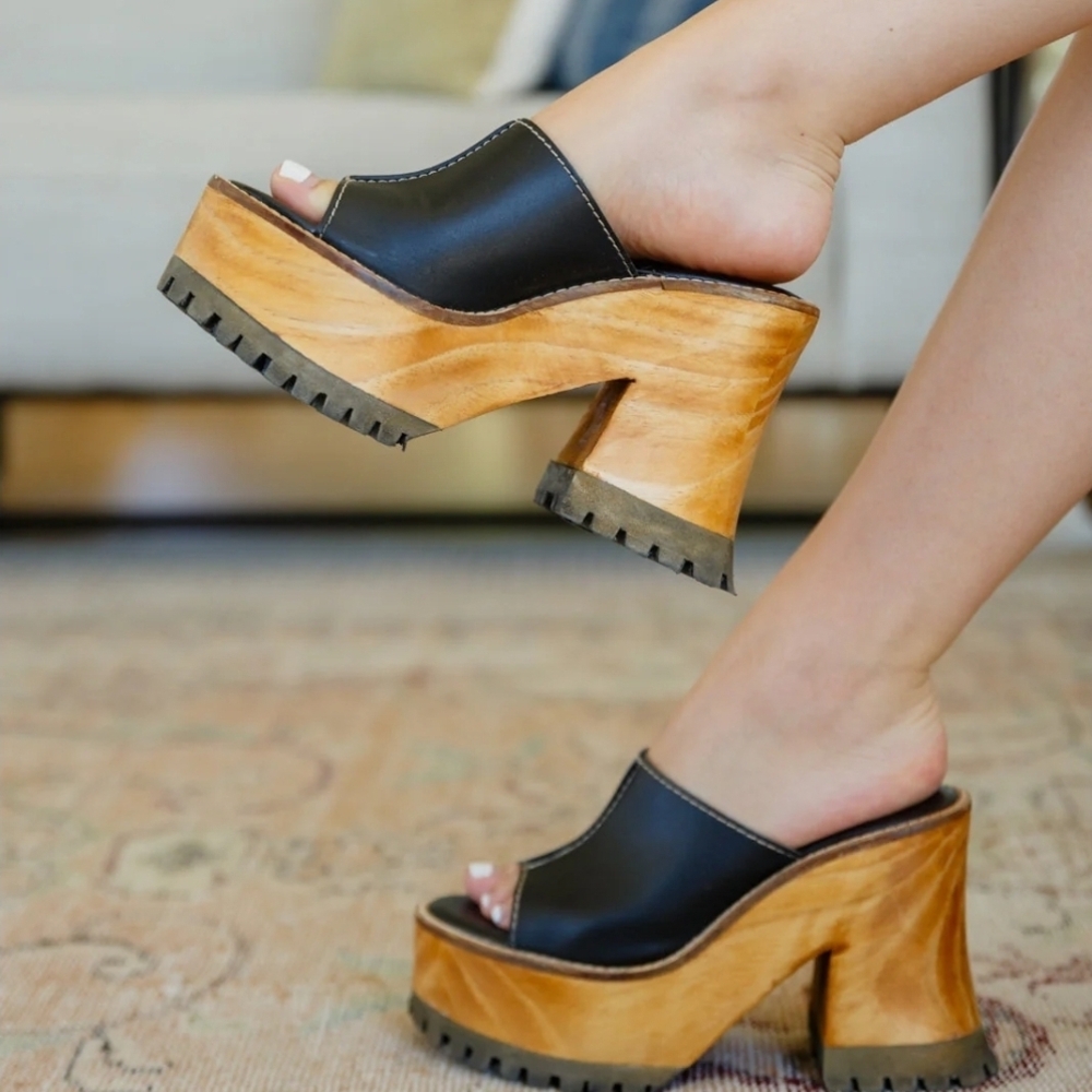 Corkys Black and Tan Hey Girl Chunky Heel Mules Size 7